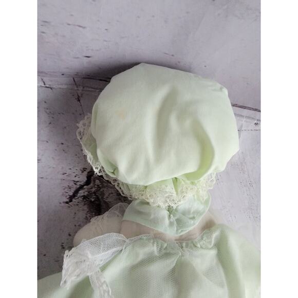 Vintage Cloth Doll Yarn Yellow Blond Hair Green Dress - Picture 4 of 7